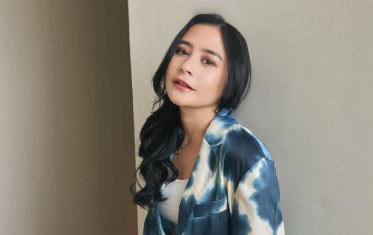 Prilly Latuconsina gas