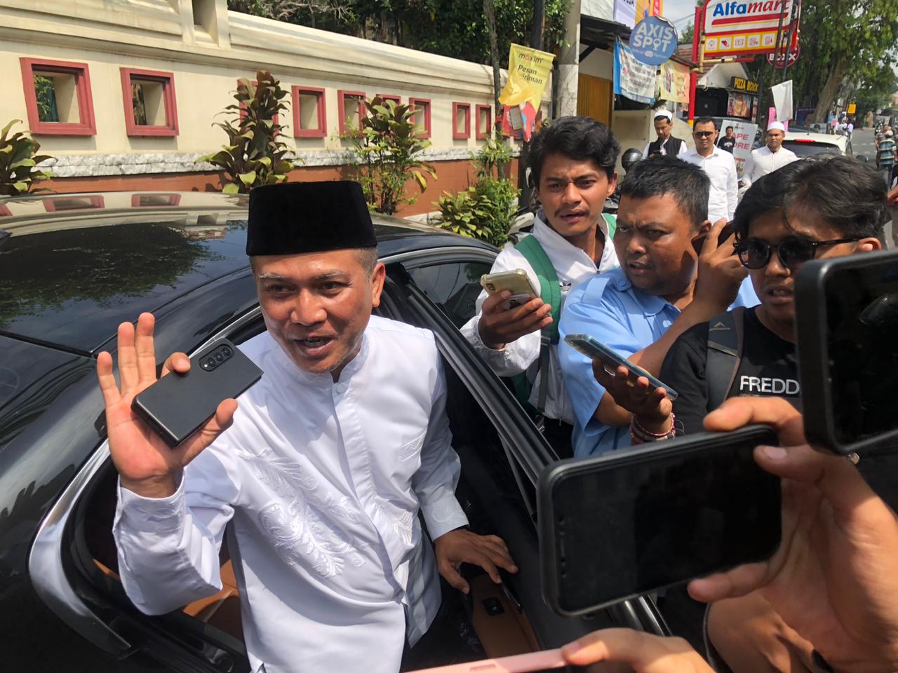 Jenazah Almarhum Wapres RI ke-9 Hamzah Haz Langsung Dimakamkan di Cisarua Bogor