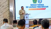Kemenag RI Menyerahkan SK Izin Operasional Sebagai Lembaga Amil Zakat Skala Nasional Kepada YBM BRILiaN Kemenag RI Menyerahkan SK Izin Operasional Sebagai Lembaga Amil Zakat Skala Nasional Kepada YBM BRILiaN